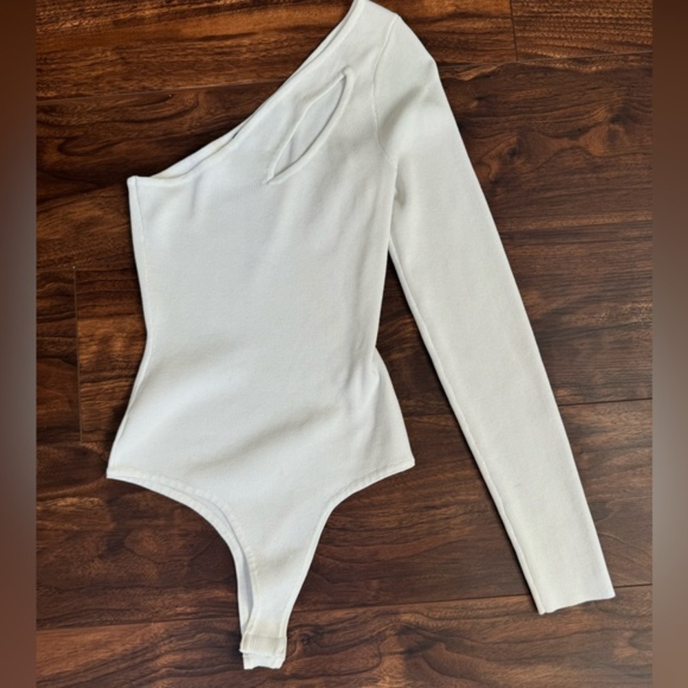 One sleeve white body suit - size small -‎ never worn